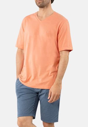 T-shirt corail en V en coton doux, associé à un short rayé bleu marine. Caractéristiques : manches courtes et coupe décontractée.