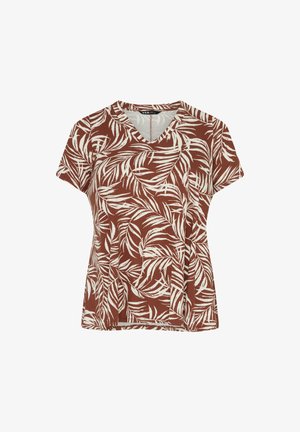 Blouse marron à manches courtes avec col en V, imprimé de feuilles tropicales blanches et tissu légèrement texturé.