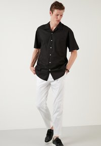 Buratti REGULAR FIT - Srajca - black