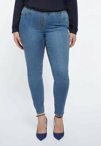 Blå denimleggings med en skräddarsydd design, som har en stretchy midja, diskreta framfickor och en slät textur.