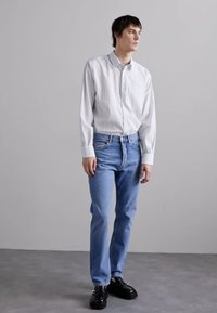J.LINDEBERG CODY WASHED REGULAR  - Blugi drepți - light blue