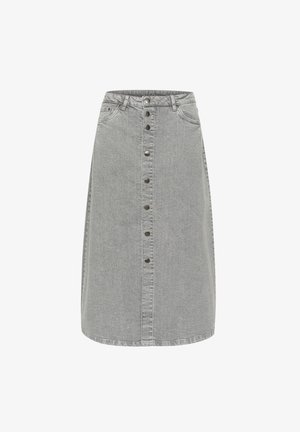 Gonna midi in denim grigio con silhouette dritta, chiusura frontale a bottoni e tasche laterali. Il tessuto ha una texture sottile e una finitura morbida.