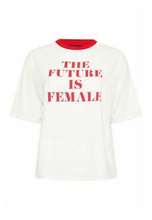 T-shirt bianca a maniche corte con colletto rosso e testo rosso audace "THE FUTURE IS FEMALE" centrato nella parte frontale.