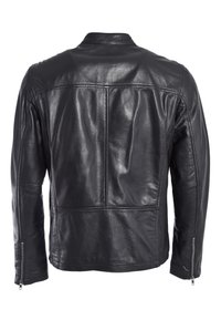 Schwarze Lederjacke mit glatter Textur, stehendem Kragen und Reißverschlussmanschetten. Das Design weist flache Nähte und einen minimalistischen Stil auf. Rückansicht.