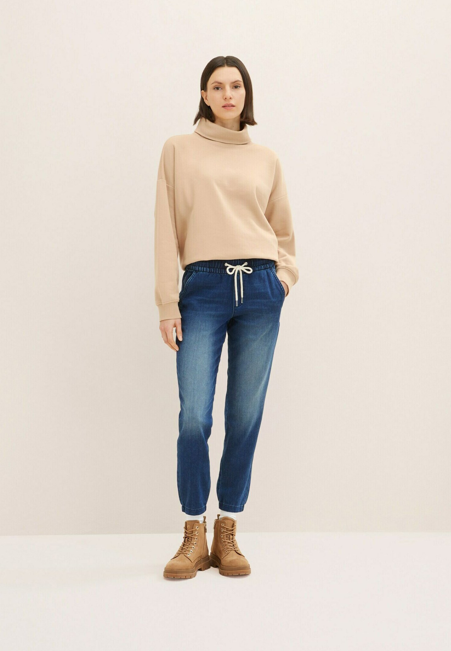 Jeans Mom Fit Vita Alta TOM TAILOR Denim | 1034626 In Light Stone Wash | Pantaloni Donna Gamba Larga In Cotone Sostenibile