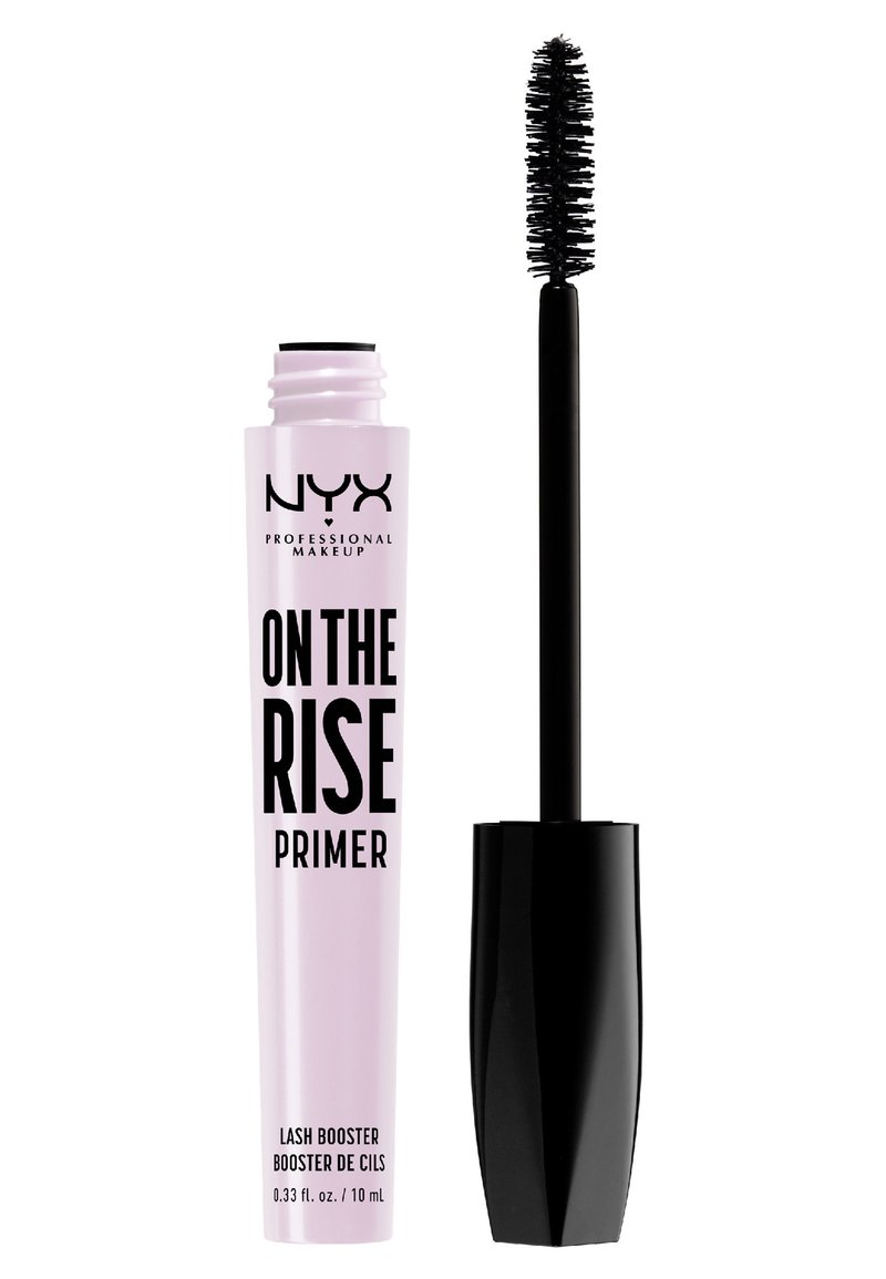 NYX On The Rise Lash Primer in un tubo cilindrico di un rosa chiaro. Presenta un testo nero e audace. Accompagnato da un applicatore dritto nero con un pennello testurizzato.