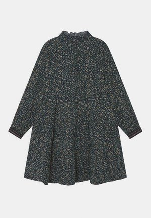 Robe longue à manches longues vert foncé avec imprimé floral multicolore petit, col montant avec bordure volantée et jupe froncée.