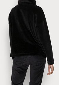 OPUS Sweatshirt - black