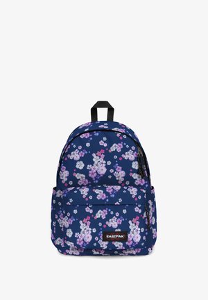 Sac à dos bleu marine avec motif floral rose, violet et blanc, poignée noire, poche avant et étiquette de marque Eastpak sur la poche avant.