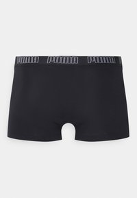 Schwarze Boxer-Briefs aus weichem Stoff mit einem elastischen Bund, der das kontrastierende weiße Puma-Logo zeigt. Entwickelt für Komfort und Passform.