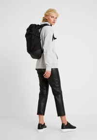 Doughnut ASTIR - Ryggsekk - black