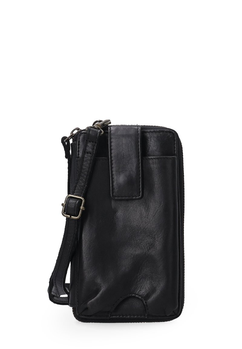 Schwarze Lederbörse mit strukturierter Oberflächenbeschaffenheit, einem Vorderklappenverschluss und einem verstellbaren Riemen. Verfügt über ein Reißverschlussfach und ein schlankes Design.