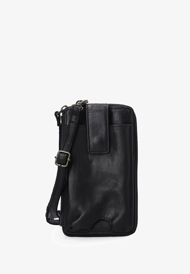 Schwarze Lederbörse mit strukturierter Oberflächenbeschaffenheit, einem Vorderklappenverschluss und einem verstellbaren Riemen. Verfügt über ein Reißverschlussfach und ein schlankes Design.