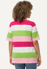 Ulla Popken STRIPED EMBROIDERED LOGO SHORT SLEEVE  - Triko s potiskem - fuchsia pink