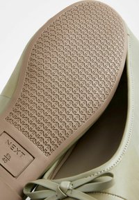 Next FOREVER COMFORT ROUND TOE - REGULAR FIT - Balerīnas laiviņas - green