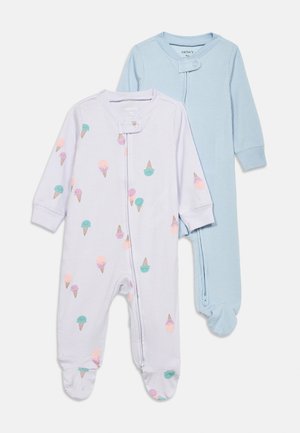 Dva baby sloha s dugim rukavima, jedan svijetloplavi rebrasti, jedan bijeli s šarenim printom korneta sladoleda, oba s patent zatvaračem sprijeda i nogavicama.