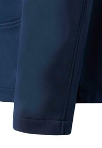 Manga de chaqueta azul marino hecha de una tela ligera y suave. Presenta costuras visibles, un dobladillo limpio y un diseño sencillo.