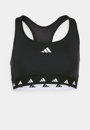 Schwarzer Sport-BH mit einem Netzrücken, der ein weißes Logo auf der Vorderseite und ein gemustertes weißes Band am unteren Rand mit kleinen Logos zeigt.