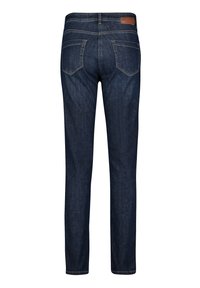 Slim-fit jeans i mörkblått med två bakfickor och en brun läderetikett vid midjan. Tyget har en slät yta.
