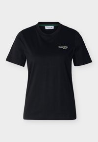 T-shirt Lacoste noir à manches courtes avec col rond et petit logo brodé sur la poitrine gauche.