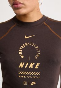 Nike Sportswear DRESS FEMME  - Dzsörzéruha - brown