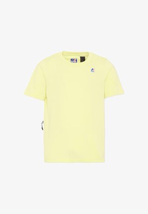 Chemise jaune clair à manches courtes avec petit logo K-Way sur la poitrine et à l'intérieur du col, avec une tirette de fermeture éclair noire sur le côté.