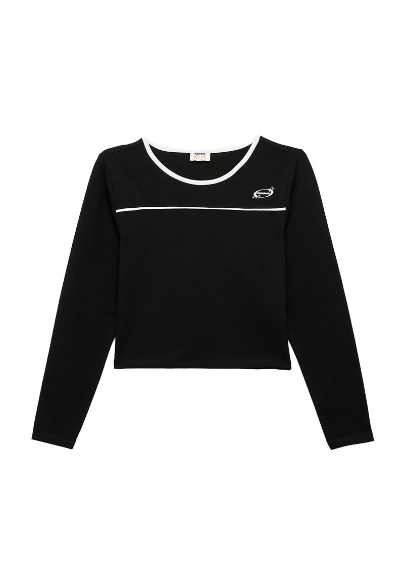 Sort langærmet crop top med hvid rund halsudskæring og vandret hvid stribe på brystet, med et lille logo på venstre side.