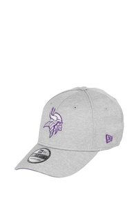 Graue Baseballmütze mit lila Wikinger-Logo, das auf der Vorderseite gestickt ist, mit einem geschwungenen Schirm und strukturiertem Stoff. Maschinenwaschbar.