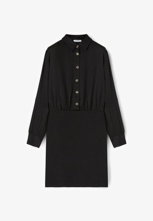 Vestido negro de manga larga con cuello, con un cierre de botones en la parte delantera, cinturilla elástica y mangas plisadas. Tejido suave con botones brillantes.