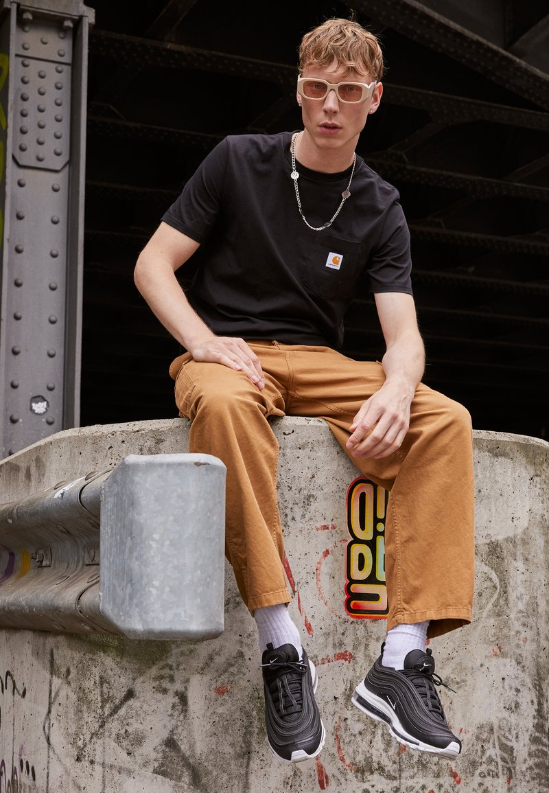 Black Carhartt T Shirt Outfit Black Carhartt Tee