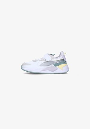 Scarpa da attivit3 con tomaia testurizzata, caratterizzata da accenti grigi, un dettaglio giallo sul tallone e un cinturino in velcro per la chiusura.