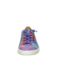Sneaker multicolore con tomaia in mesh a motivo, punta viola e lacci viola. Suola in gomma bianca con dettagli testurizzati.