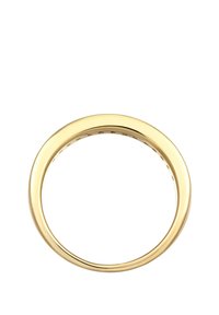 Goldener Metallring mit einer glatten, polierten Oberfläche und einer runden Form. Verfügt über ein hohles Innere und eine gleichmäßige Breite.