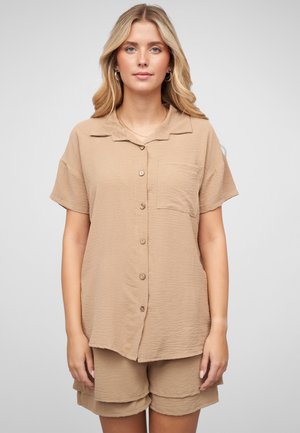 KURZARM MIT KNOPFLEISTE UND BRUSTTASCHE - Skjortebluser - camel