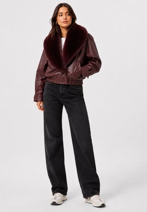 Cherry Koko, CHERRY KOKO JACKE KUNSTFELLJACKE - Chaqueta de cuero sintético - rot