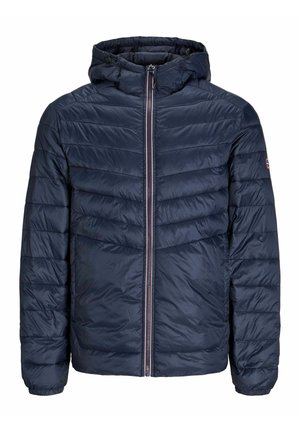 Navyblaue gepolsterte Jacke mit Kapuze, Reißverschluss und horizontalen Nähten. Verfügt über elastische Bündchen und ein Logo am Ärmel. Leichtes Material.