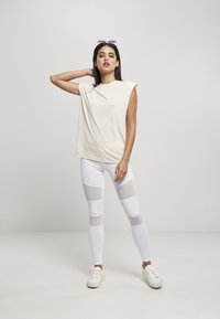Urban Classics Základné tričko - beige