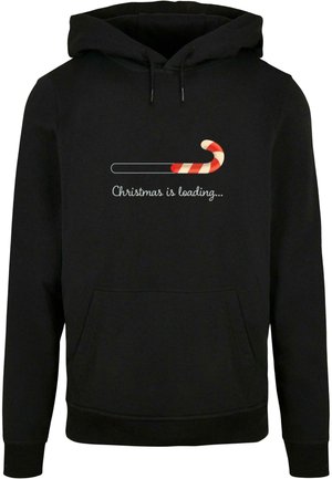 Schwarzer Hoodie mit einer Grafik eines Zuckerstangenmotivs und dem Text "Weihnachten wird geladen..." in Weiß, mit einem Ladebalken über der Zuckerstange.