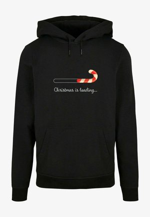 Schwarzer Hoodie mit einer Grafik eines Zuckerstangenmotivs und dem Text "Weihnachten wird geladen..." in Weiß, mit einem Ladebalken über der Zuckerstange.