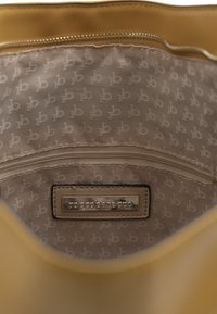 Roccobarocco SELENE - Borsa a mano - senape