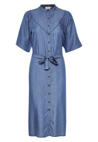 Denimmekko, jossa on lyhyet puffihihat, korkea kaula-aukko, edessä nappikiinnitys ja solmittava vyö, joka esittelee pehmeää sinistä kangasta ja hillityt ompeleet.
