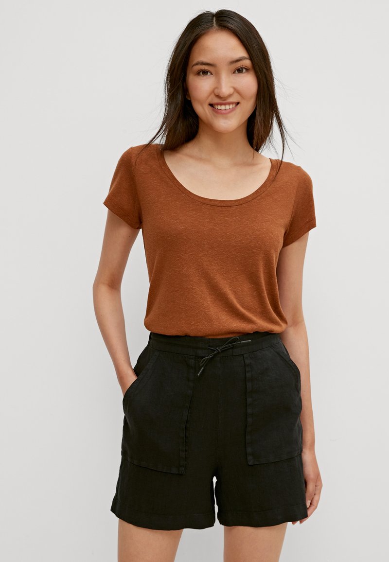 comma REGULAR - Shorts - black