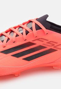 adidas Performance F50 PRO FIRM GROUND - Jalkapallokengät kiinteälle alustalle - turbo/aurora black/platin metallic