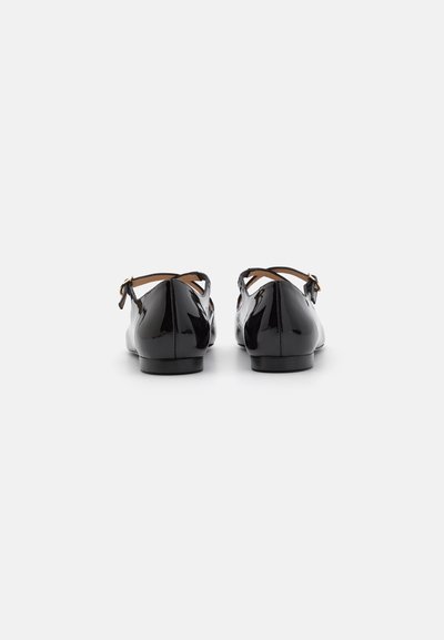 Stuart Weitzman CLEM FLAT - Ballerina's met enkelbandjes - black