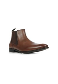 Bottines Chelsea en cuir marron avec panneaux élastiques sur les côtés, bout arrondi et une languette à l'arrière. Texture lisse et semelle en caoutchouc plate.