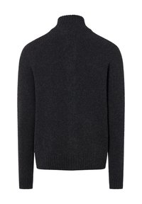 Dunkelgrauer Strickpullover mit hohem Kragen, langen Ärmeln sowie gerippten Bündchen und Saum, der eine glatte Textur ohne Muster aufweist.