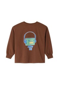 Brown long-sleeve shirt featuring a graphic of a green cassette player with blue headphones and text that reads "AMV kids club" on the back.
