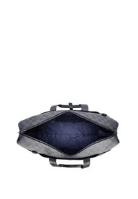 Szara, kratkowana torba typu duffel o teksturowanej powierzchni, zamykana na zamek błyskawiczny, z czarnym wnętrzem wyściełanym. Podwójne uchwyty do noszenia.