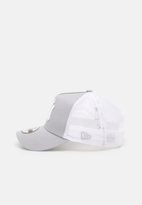New Era KIDS ESSENTIAL AFRAME TRUCKER UNISEX - Kšiltovka - grey/white