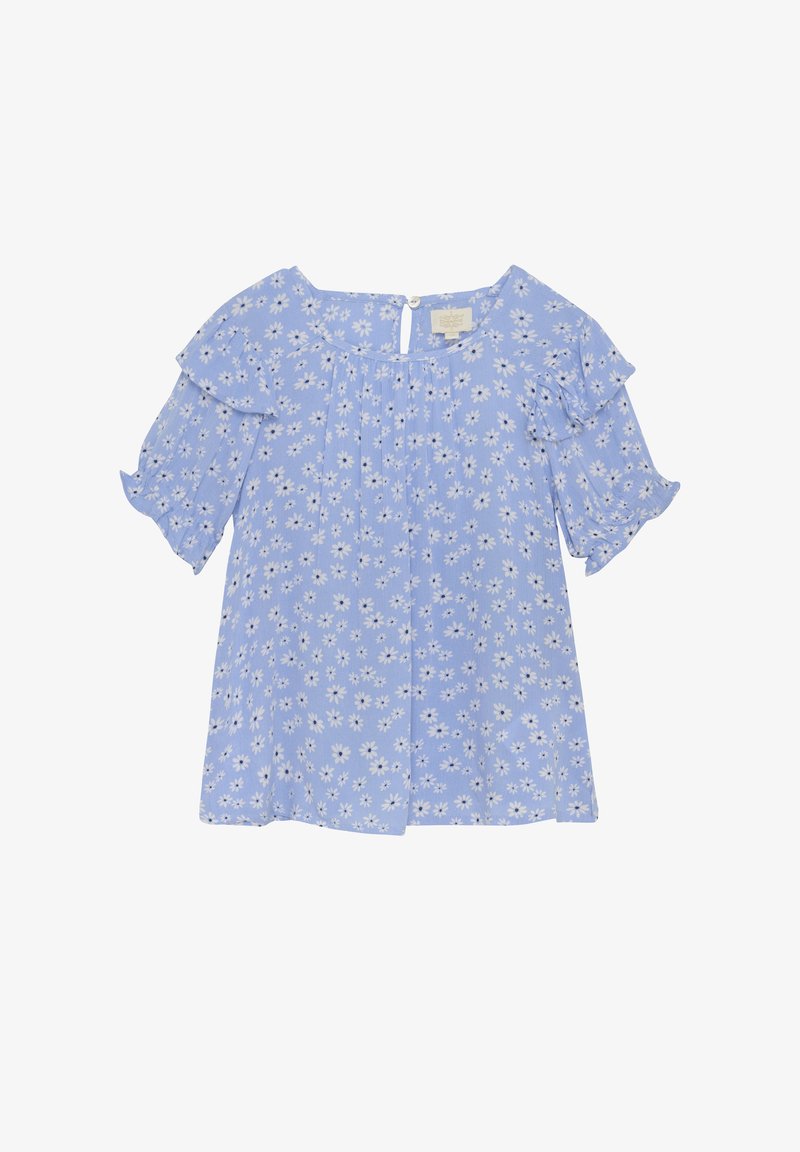 Blå blus med blommönster, korta volangärmar, tillverkad av lättviktsmaterial, rund halsringning och knappstängning bak. Vitt prästkragar mönster.